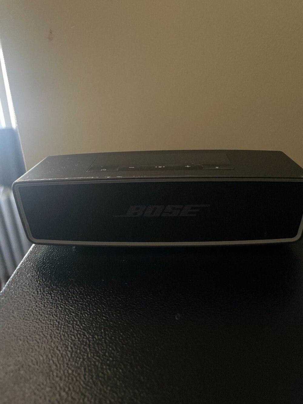 Bose SoundLink Mini II Bluetooth Speaker – For Parts / Repair. needs new battery